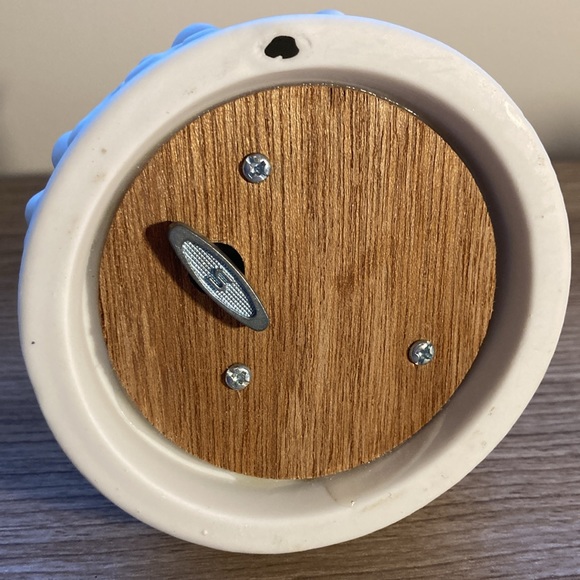 Christmas Carolers porcelain music box “joy to the world “ - Picture 12 of 14